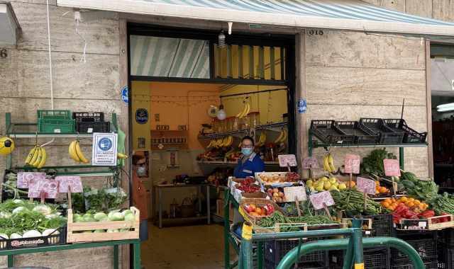 Bari, i negozi "senza insegna" del Libert: Non serve un nome, qui ci conoscono tutti
